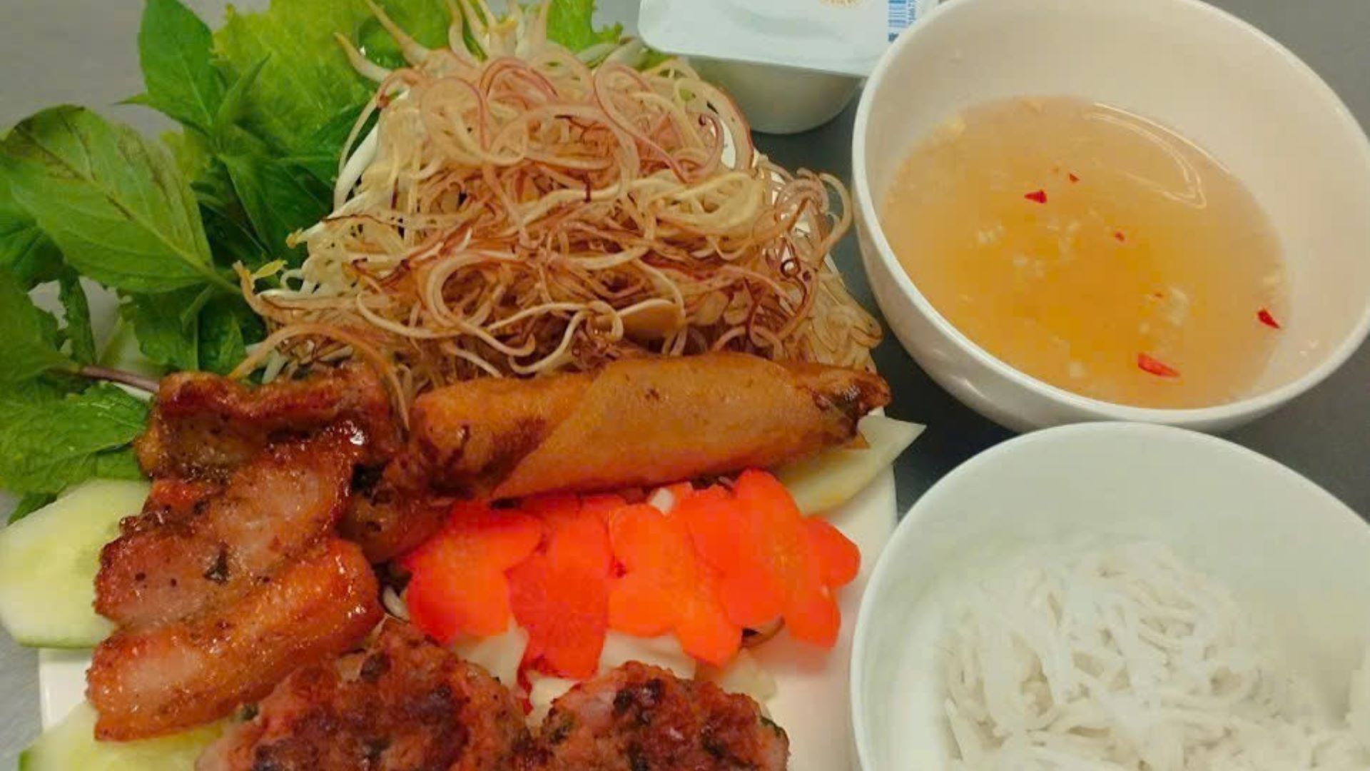 tiet-kiem-chi-phi-toi-da-suat-an-cong-nghiep-tron-goi.jpg