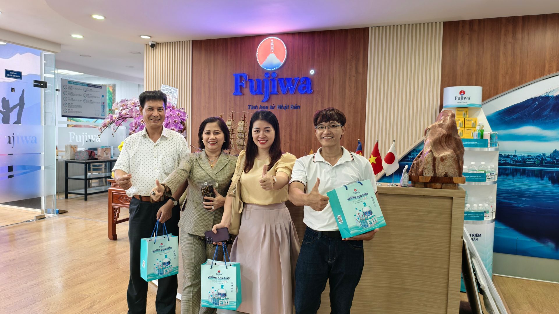 fujiwa-tang-qua-hst-thai-minh-hung-va-eduz